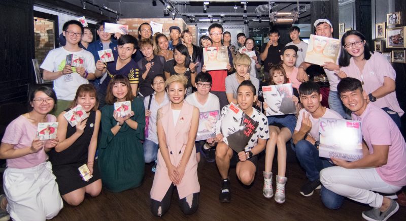 lnk.to/pinkbtleddc)获得最新专辑购买讯息.