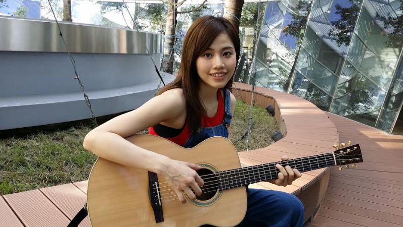 「高雄的女儿」吴汶芳为宣传演唱会重返家乡